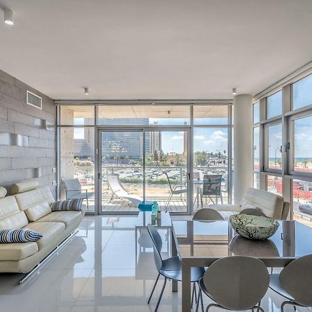 Beautiful Sunny 3 Bedrooms In Font Of The Beach Tel Aviv Eksteriør bilde