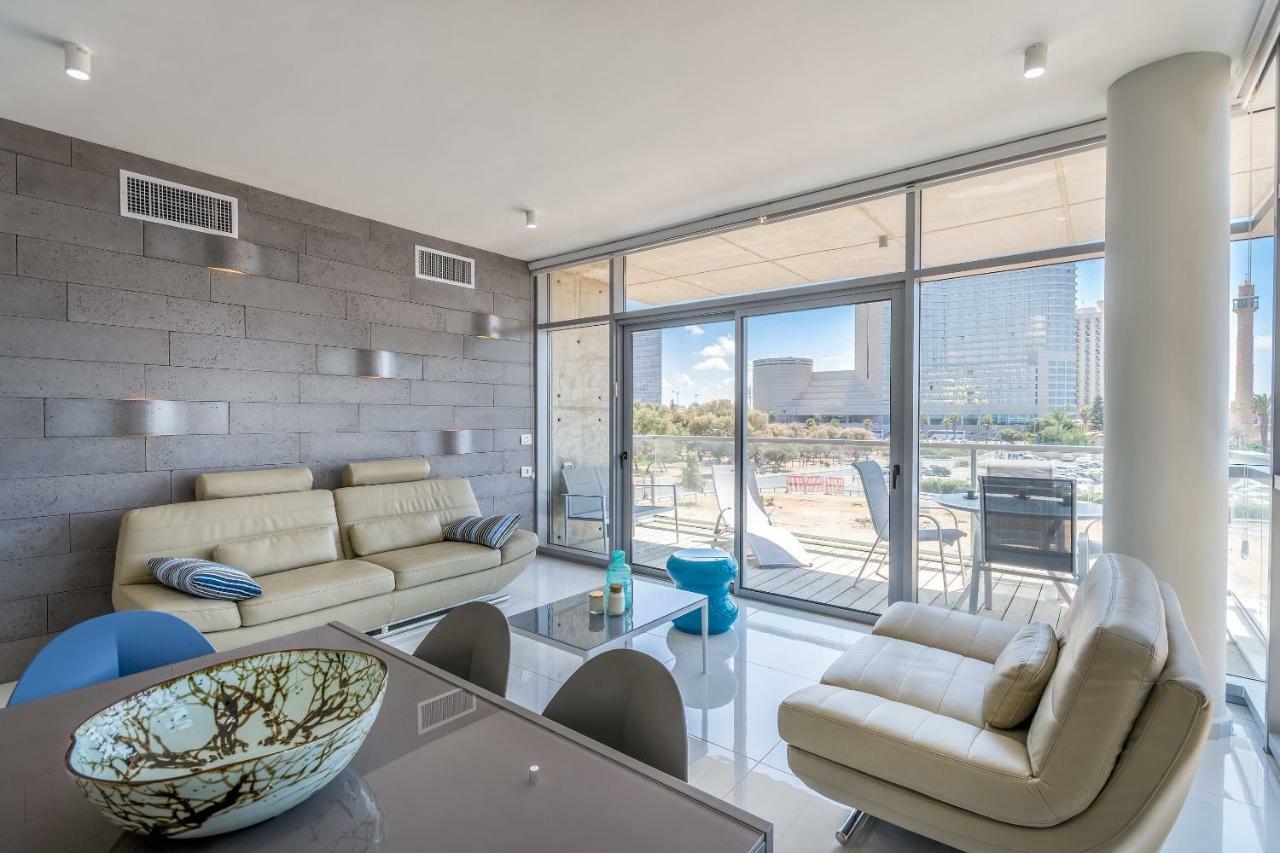 Beautiful Sunny 3 Bedrooms In Font Of The Beach Tel Aviv Eksteriør bilde