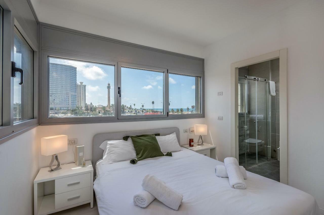 Beautiful Sunny 3 Bedrooms In Font Of The Beach Tel Aviv Eksteriør bilde
