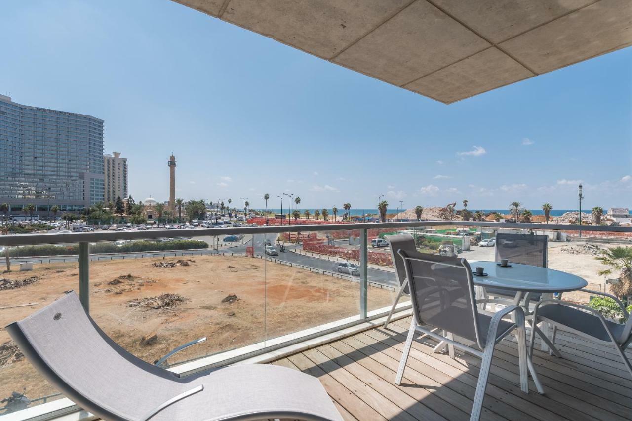 Beautiful Sunny 3 Bedrooms In Font Of The Beach Tel Aviv Eksteriør bilde